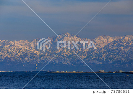 富山湾と立山連峰・冬 富山湾と立山連峰・冬 75786611