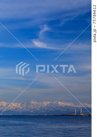 富山湾と立山連峰・冬 富山湾と立山連峰・冬 75786612