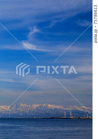 富山湾と立山連峰・冬 富山湾と立山連峰・冬 75786613