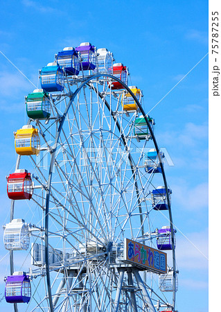 あらかわ遊園の新観覧車と青空 75787255