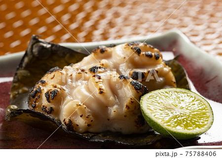 新鮮なタチの炙り焼き 75788406