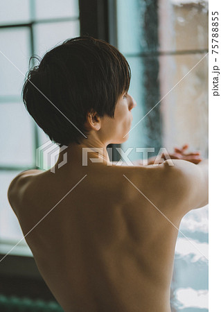 裸の男性 75788855