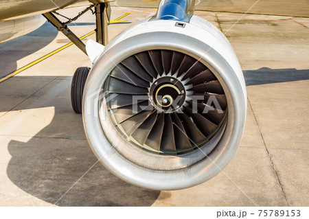 Airplane and engine 75789153