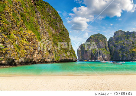 Maya bay on Phi Phi Leh island Maya bay on Phi Phi Leh island 75789335