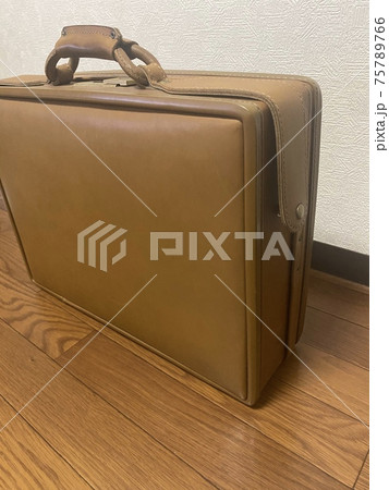 レザーのアタッシュケース(キャメル) レザーのアタッシュケース(キャメル) 75789766