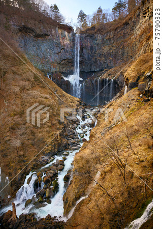 栃木県日光市 華厳の滝1 75790323
