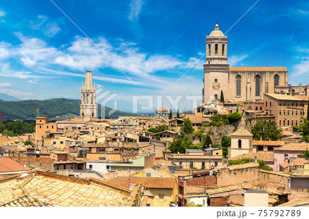 Panoramic view of Girona 75792789
