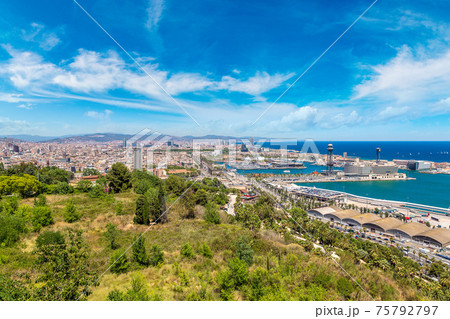 Panoramic view of Barcelona 75792797