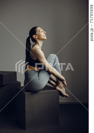 A beautiful girl is engaged in a gym A beautiful girl is engaged in a gym 75795698