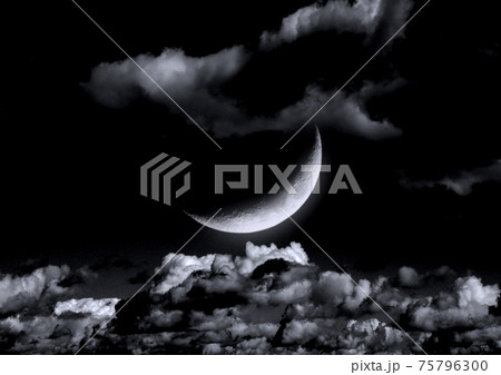 The moon in the night skyのイラスト素材 [75796300] - PIXTA