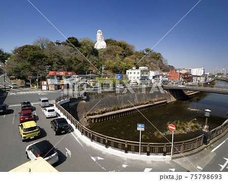 大船観音と柏尾川 神奈川県 大船観音と柏尾川 神奈川県 75798693