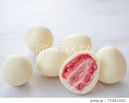 フリーズドライ苺チョコ 75801092