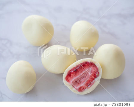フリーズドライ苺チョコ フリーズドライ苺チョコ 75801093