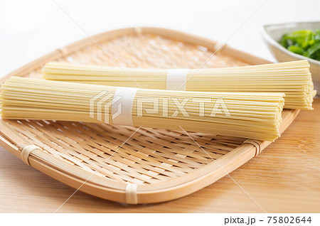 乾麺のストレート麺　 75802644