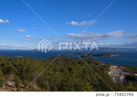 鷲羽山から見た備讃瀬戸の島々と四国　岡山県倉敷市 75802766