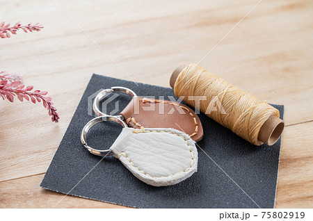皮の手作りキーホルダー 皮の手作りキーホルダー 75802919