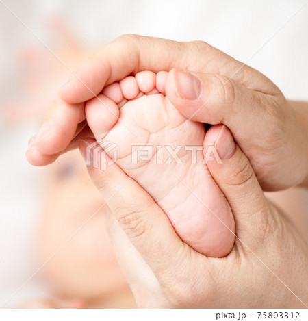 Foot massage 75803312