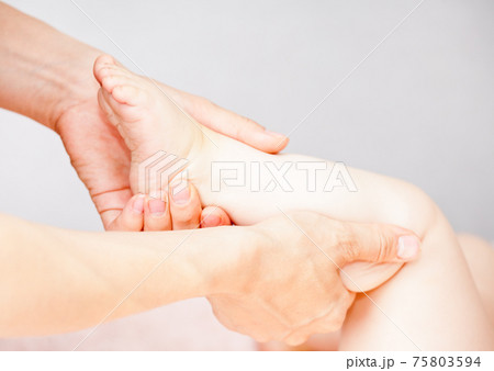 Leg massage Leg massage 75803594