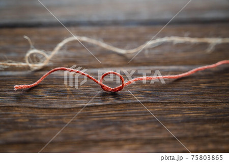 麻と刺繍糸の結び目 75803865