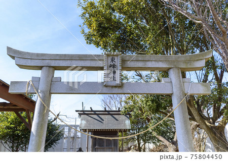 成田空港 東峰神社の鳥居と本堂 成田空港 東峰神社の鳥居と本堂 75804450