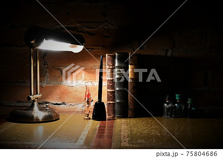 アンティーク洋書と書斎 75804686