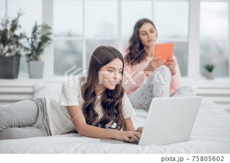 Daughter and mom spending morning at home Daughter and mom spending morning at home 75805602