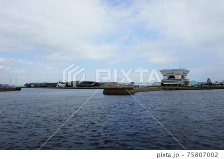 Osanbashi is the oldest pier in Yokohama 75807002