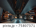 高架下の風景 夜景 75807371