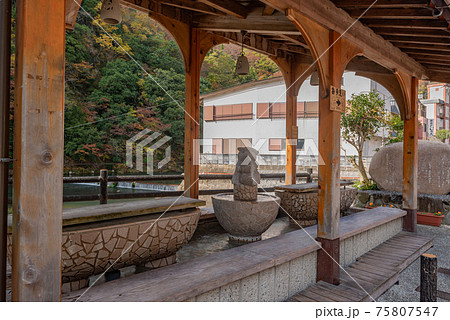 湯原温泉街　手湯足湯　秋　岡山県　真庭市　美作三湯 75807547