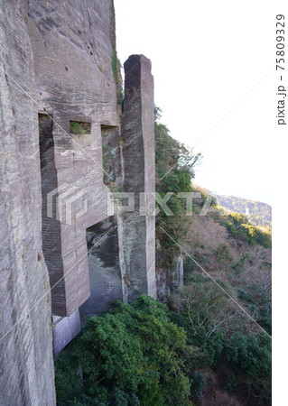 鋸山 ラピュタの壁(千葉県鋸南町・富津市) 鋸山 ラピュタの壁(千葉県鋸南町・富津市) 75809329