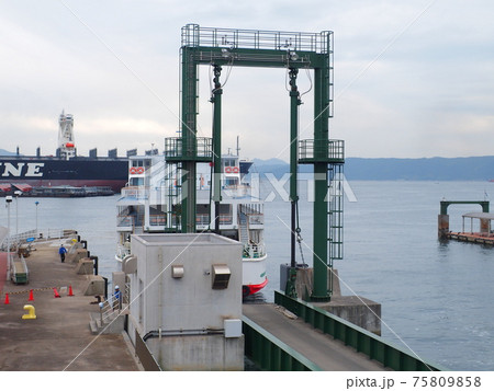 呉港 旅客船 着岸 75809858