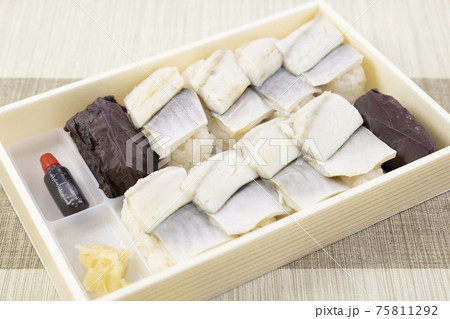美味しい子あじ押し寿司 美味しい子あじ押し寿司 75811292
