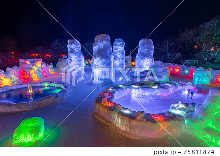 北海道　千歳　支笏湖　氷瀑祭り  75811874