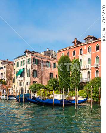 View to historical buildings in Venice, Italy View to historical buildings in Venice, Italy 75812355