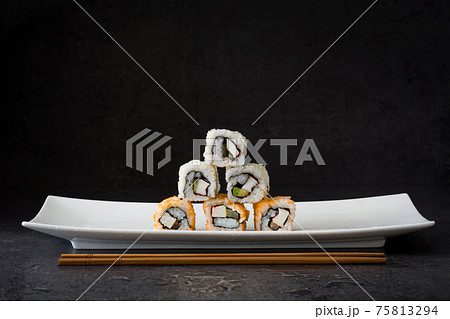 Assortment of sushi 75813294