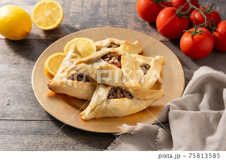 Traditional middle eastern fatayer and ingredients Traditional middle eastern fatayer and ingredients 75813585