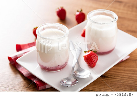 Panna cotta dessert with strawberry 75813587