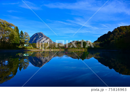 高浪の池 明星山 秋 新潟県糸魚川市 高浪の池 明星山 秋 新潟県糸魚川市 75816963