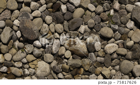 カナダ 岩石 河原の地面 カナダ 岩石 河原の地面 75817626