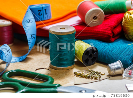 sewing thread 75819630