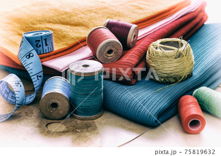 sewing thread 75819632