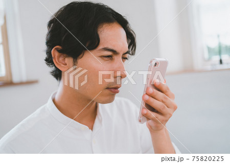 スマホ老眼 75820225