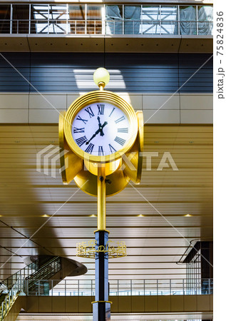 大阪駅　時空の広場 75824836