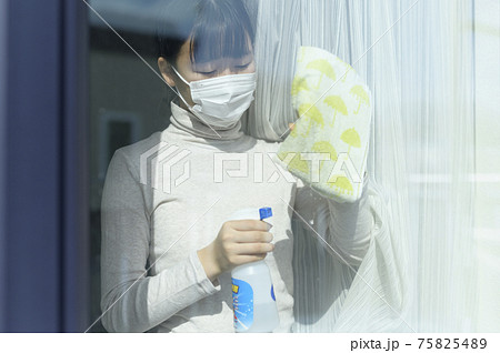 窓の拭き掃除 窓の拭き掃除 75825489