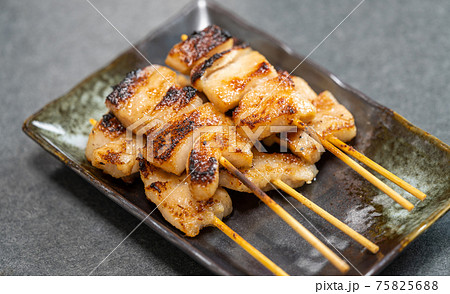 焼きとん串（豚トロ）　七輪で炭火焼き 75825688