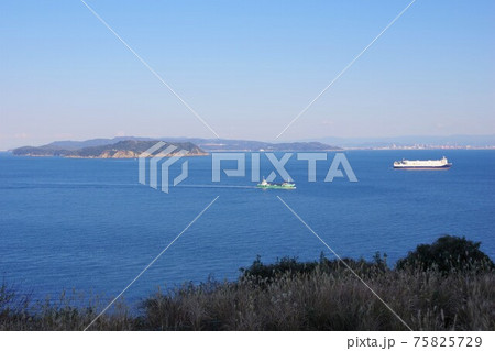 兵庫県淡路島　生石岬展望台から友ヶ島方面を望む 75825729