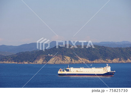 兵庫県淡路島　生石岬展望台から友ヶ島方面を望む 75825730