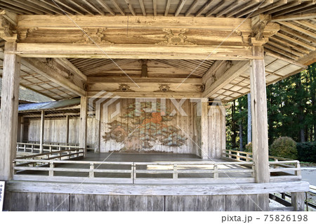 中尊寺 白山神社能楽堂の能舞台 中尊寺 白山神社能楽堂の能舞台 75826198
