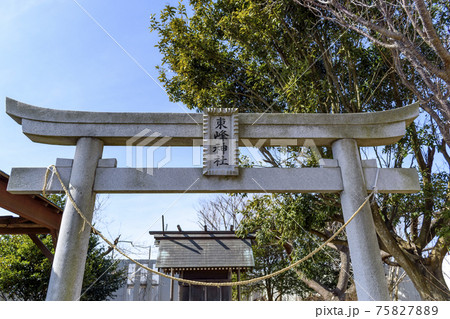 成田空港　東峰神社の鳥居と本堂 75827889