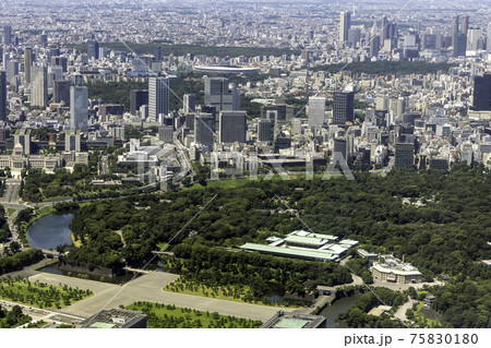 皇居上空から半蔵門方向を空撮 75830180